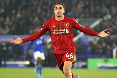 Alexander-Arnold lại được khuyên nên chuyển lên đá tiền vệ