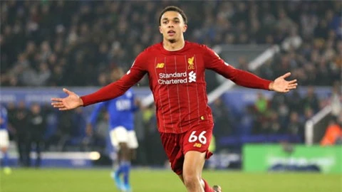 Alexander-Arnold lại được khuyên nên chuyển lên đá tiền vệ