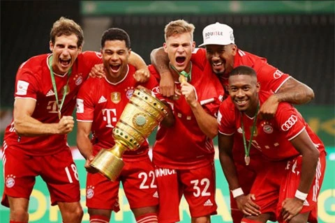 Các cầu thủ Bayern ăn mừng chức vô địch Cúp Quốc gia 2020
