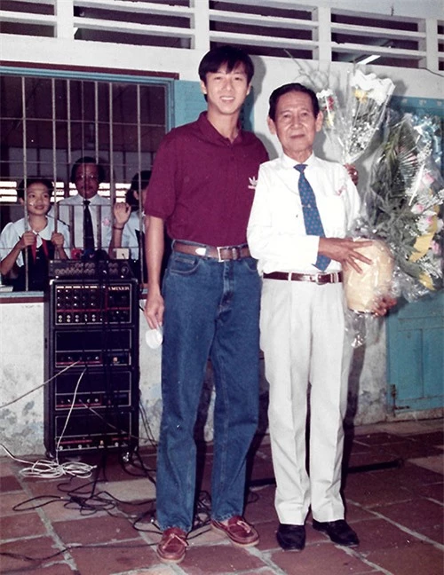 Cựu tuyển thủ quốc gia Lê Huỳnh Đức từng là học trò của bố Đoan Trường. Anh tặng hoa và chụp ảnh cùng thầy chủ nhiệm trong dịp mừng ngày Nhà giáo Việt Nam nhiều năm trước.