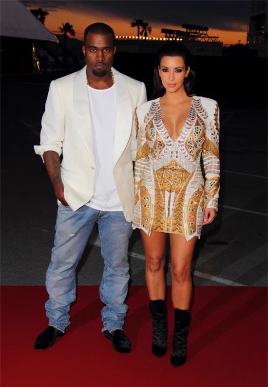 Kim sánh đôi bên Kanye tại liên hoan phim Cannes.