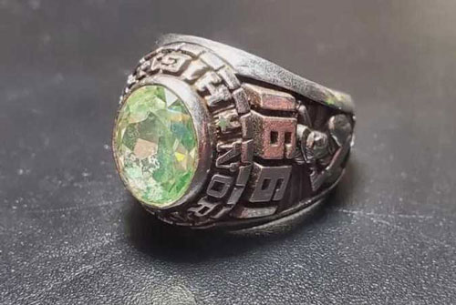 Tìm lại nhẫn kim cương đắt giá sau 30 năm mất tích