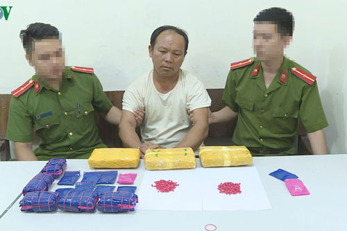 Sơn La: Bắt đối tượng vận chuyển thuê 30.000 viên ma túy tổng hợp