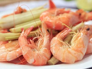 Những sai lầm khi ăn tôm vừa làm mất chất dinh dưỡng lại rước bệnh vào người