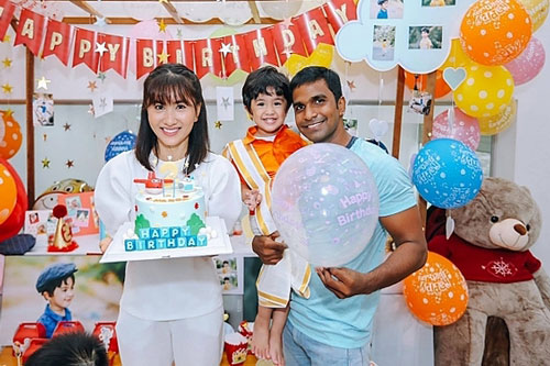 Nguyệt Ánh và chồng Ấn Độ mừng con tròn 2 tuổi