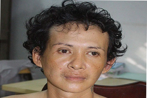 Đối tượng Tuấn bị bắt khi đóng giả gái để trộm cắp. Đối tượng Tuấn bị bắt khi đóng giả gái để trộm cắp.