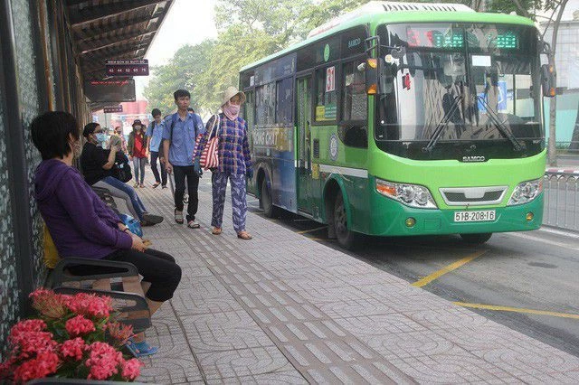 Nhiều đơn vị vận tải xe buýt (quản lý hầu hết các tuyến xe buýt) tại TPHCM đang gặp nhiều khó khăn và "dọa" ngưng hoạt động từ 15/8.