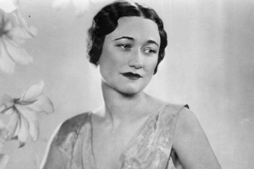 Sự thật người đàn bà hai lần li hôn bị lên án dụ một vị vua rời ngai