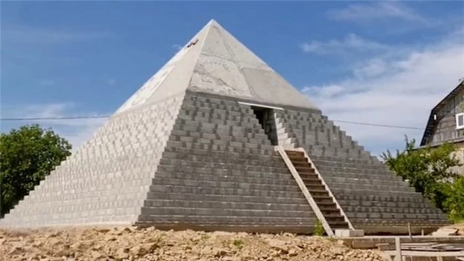 Choáng với công trình đại kim tự tháp Giza ngay trong vườn nhà