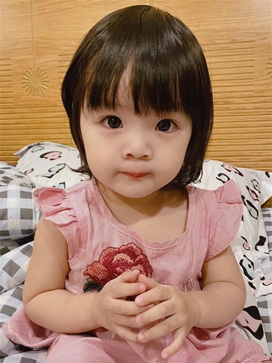 Bé Cún (tên thật Vy Lam) chào đời cuối 2018. Cô bé có đôi mắt to tròn, đen láy. Bảo Ngọc nhận xét Gà trông giống cô như đúc lúc nhỏ.