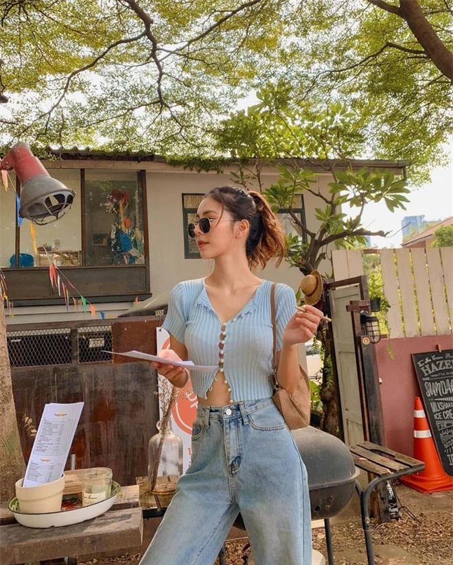 Mặt xinh, dáng chuẩn lại biết cách ăn vận, bảo sao nàng hot girl Thái chỉ cao 1m60 mà lên ảnh trông như 1m70 - Ảnh 1. Mặt xinh, dáng chuẩn lại biết cách ăn vận, bảo sao nàng hot girl Thái chỉ cao 1m60 mà lên ảnh trông như 1m70 - Ảnh 1.