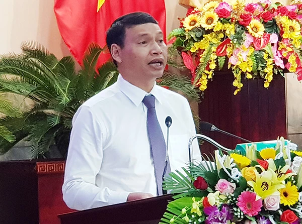 Phó Chủ tịch UBND TP Đà Nẵng Hồ Kỳ Minh trình bày đề xuất 03 kịch bản cho tăng trưởng kinh tế TP năm 2020 (Ảnh: HC)