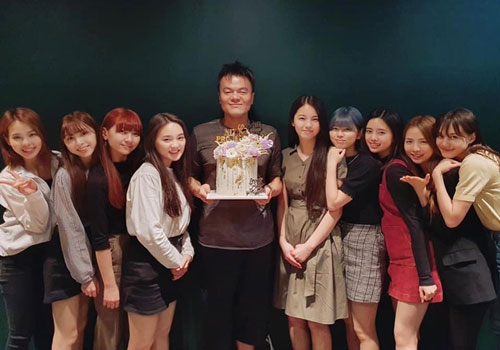 Nhan sắc 'ngắm là yêu' của nhóm nhạc thần tượng 10x kế thừa TWICE, ITZY