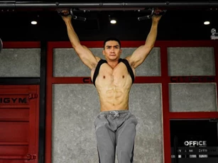 Khoe cơ bắp cuồn cuộn, Lương Gia Huy bị 'soi' đủ đường