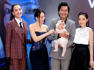 Quang Tuấn - Linh Phi lần đầu bế con dự sự kiện