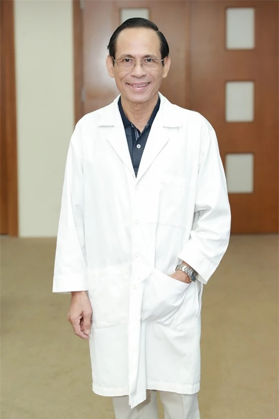 GSTS Hoàng Tử Hùng là thành viên ban giám khảo, đảm nhận chuyên môn nhân trắc học.