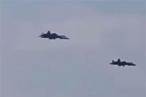 Su-57 lan dau phoi hop tac chien cung Su-35 tai Syria