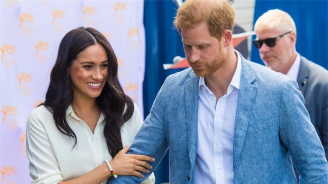 Tiết lộ mới gây bất ngờ: Vợ chồng Meghan Markle vẫn chưa kiếm được đồng nào kể từ khi rời khỏi hoàng gia, hiện sống dựa vào bố - Ảnh 2.