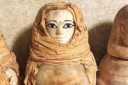 Sổ làm từ tóc và da người cùng loạt cổ vật độc đáo, kỳ lạ