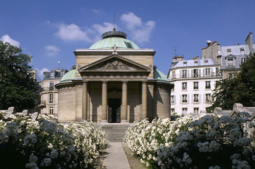 Phát hiện hàng trăm hài cốt "niêm phong" trong bức tường danh thắng ở Paris