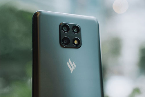 Cộng đồng quốc tế hào hứng với điện thoại Vsmart Aris 5G "Make in Vietnam"