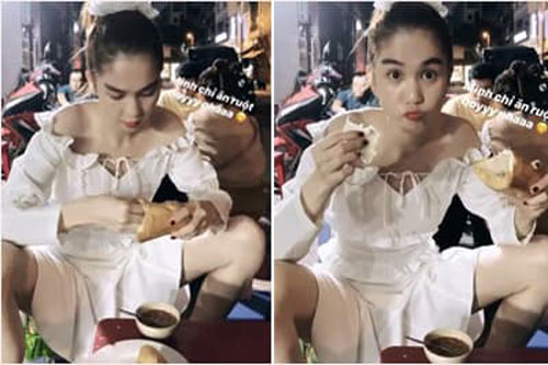 Ngọc Trinh lại gây chú ý với dáng ngồi 'hồn nhiên hết cỡ' khi ăn quán vỉa hè