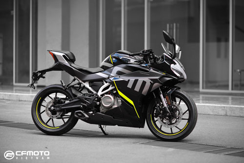 Môtô 300 phân khối, phanh ABS 2 kênh, giá 115 triệu ở Việt Nam, cạnh tranh với Yamaha YZF-R3