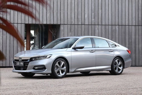 4. Honda Accord (doanh số: 15.409 chiếc).