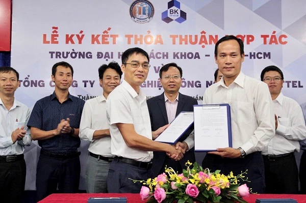 Ngày 9/7/2020, tại Trường Đại học Bách khoa – Đại học Quốc gia Thành phố Hồ Chí Minh (Trường ĐHBK) đã diễn ra lễ ký kết thỏa thuận hợp tác giữa Tổng Công ty Công nghiệp Công nghệ cao Viettel (VHT) và Trường ĐHBK trong lĩnh vực nghiên cứu và sản xuất chip 5G. 