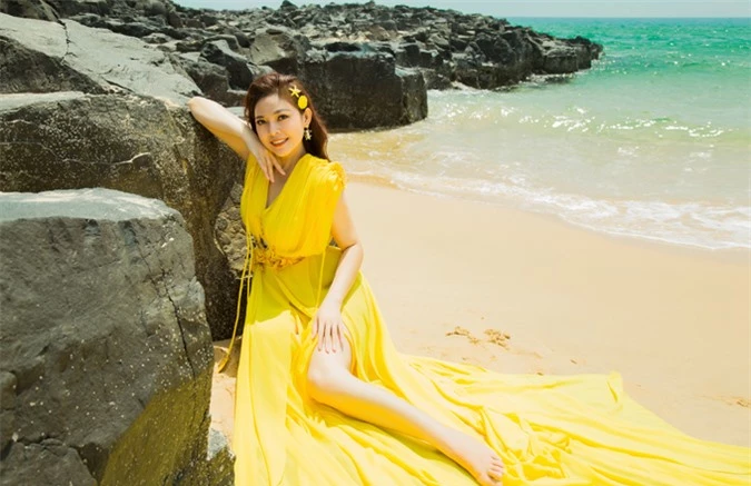 Cô rất thích vẻ đẹp thiên nhiên, bãi biển hoang sơ ở Bãi Xép, Phú Yên.
