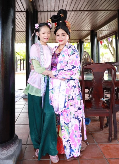 Bảo Hà đóng vai con gái của nghệ sĩ Lê Giang trong Đệ nhất kỹ nam.