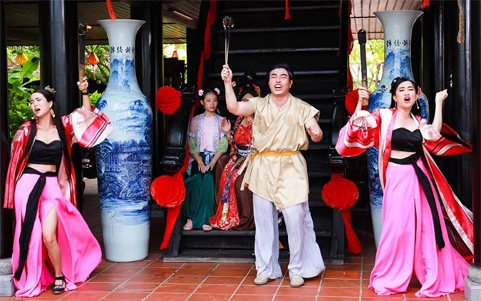 [Caption]Bảo Hà cũng mong các anh chị, cô chú khán giả sẽ có thể góp ý cho mình để mình biết được điểm mạnh, điểm yếu của bản thân ở đâu và cải thiện trong các dự án sau. Bảo Hà đang rất háo hức chờ ngày phim ra mắt và cô tin rằng mọi người sẽ yêu mến bộ phim này, một tác phẩm web drama với tràn ngập nụ cười và lòng nhiệt huyết của cả một ê-kíp.Đệ nhất kỹ nam với dàn cast vô cùng khủng hứa hẹn mang lại tiếng cười cho khán giả khi chính thức giới thiệu vào ngày 11/7/2020 trên kênh Youtube của Lê Dương Bảo Lâm.