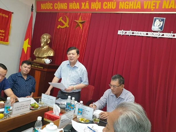 Ông Nguyễn Hữu Dũng – Phó Chủ tịch UBTƯ MTTQ Việt Nam phát biểu tại hội nghị