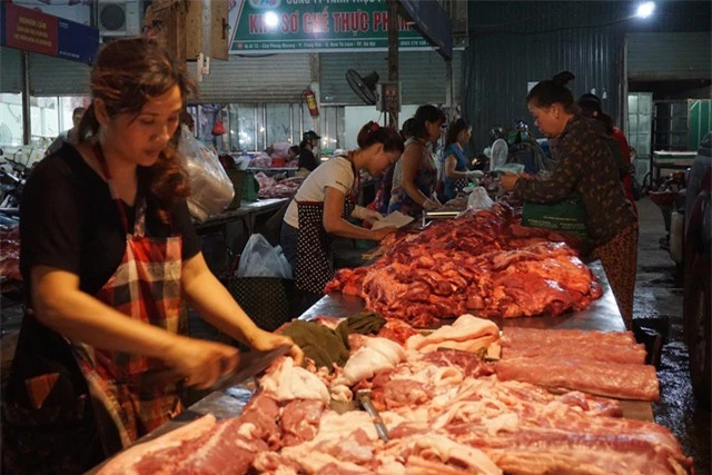 Thêm 1.000 con lợn sống từ Thái Lan nhập về Việt Nam - Ảnh 1.