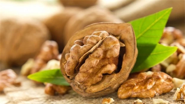 biotin-rich-foods-walnut