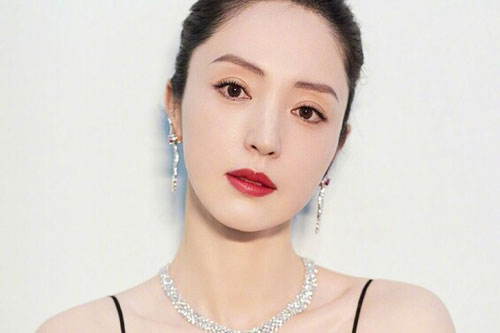 Đổng Tuyền cặp trai trẻ sau một năm bỏ chồng