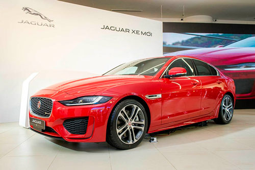 Loạt xe sang tiền tỷ vừa ra mắt thị trường Việt