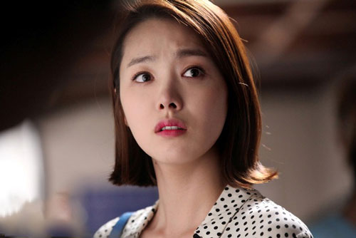 Vừa bước xuống xe, tôi choáng váng khi nhìn thấy anh trai của người yêu, chưa kịp quay đầu hắn đã buông lời khiến cả nhà sửng sốt