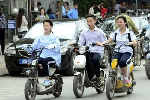 Bỏ đề xuất giấy phép lái xe hạng A0, học sinh chạy xe đạp điện, xe máy vẫn phải có bằng A1