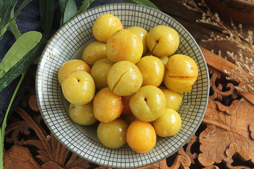 Mận trộn muối ớt - món ăn vặt mới nghĩ đến đã chảy nước miếng