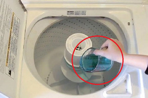 Đổ nửa cốc nước súc miệng vào máy giặt, biết công dụng rồi ai cũng muốn học theo