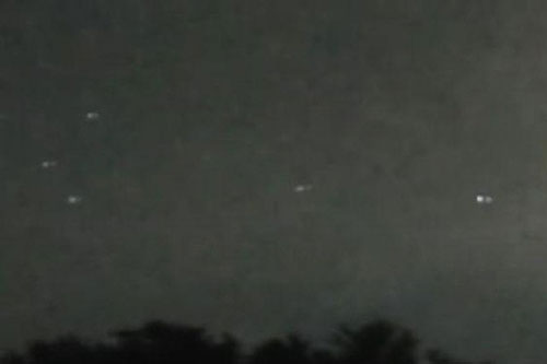 'Quân đoàn UFO' bí ẩn xuất hiện trên bầu trời nước Mỹ