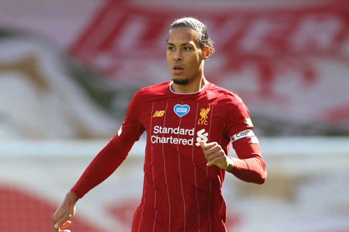 Hậu vệ: Virgil van Dijk (Liverpool).