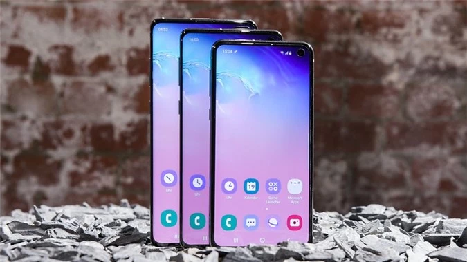 Samsung Galaxy S10e cũ: Khi mới ra mắt, Galaxy S10e có giá tới 16 triệu đồng, nhưng hiện nay phiên bản S10e cũ như mới (99%) hiện có giá chỉ khoảng 6 triệu đồng. Đây sẽ là một lựa chọn không tồi, đặc biệt dành cho những người yêu thích dòng Galaxy S cao cấp.