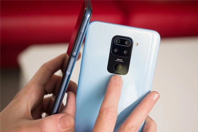 Mặt sau Redmi Note 9 Pro có 4 camera với camera chính 64MP, kết hợp camera góc siêu rộng 8MP, một camera chụp macro 5MP và cuối cùng là camera 5MP chuyên đo độ sâu trường ảnh. 