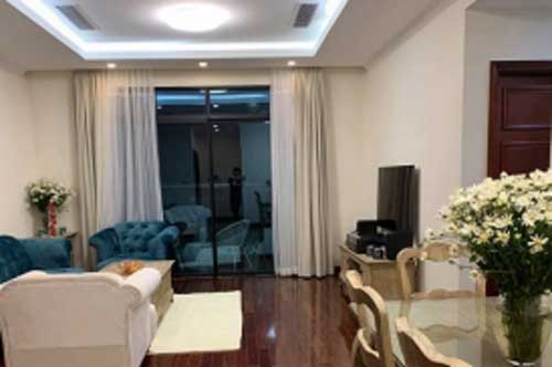 Ngắm căn chung cư sang trọng, ngập tràn sắc hoa của siêu mẫu Xuân Lan