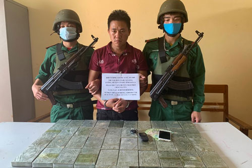 Bộ đội biên phòng Sơn La bắt đối tượng vận chuyển 41 bánh Heroin