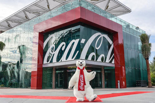 Coca-Cola và nhiều thương hiệu lớn ngưng quảng cáo trên mọi nền tảng mạng xã hội