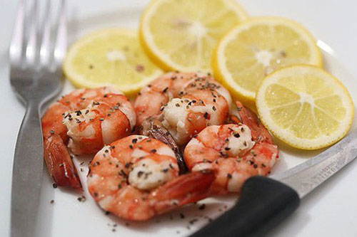 Để bảo vệ sức khỏe gia đình khi nấu tôm đừng kết hợp với 7 loại thực phẩm này, nếu không sẽ hại cả nhà chết oan