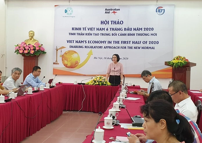 TS.Trần Thị Hồng Minh – Viện trưởng Viện nghiên cứu quản lý Trung ương (CIEM) phát biểu khai mạc hội thảo